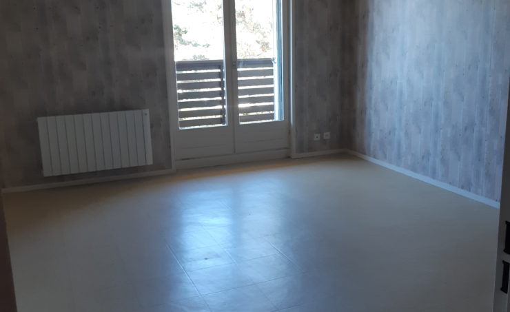 Appartement T4 83m² 63380 PONTAUMUR - Image 1